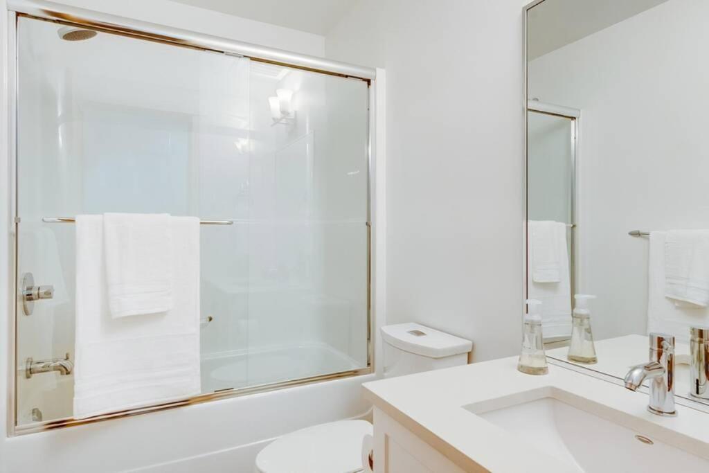 Cedar Hill Sunlit Stay - Bright Spacious & Modern Victoria Exteriér fotografie